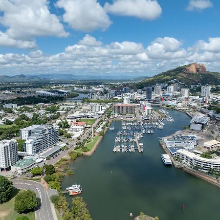 Oaks Townsville Metropole Hotel Exterior photo