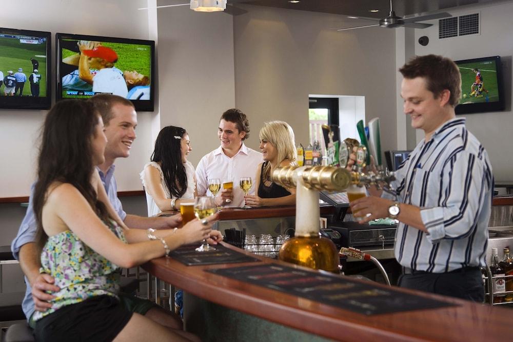 Oaks Townsville Metropole Hotel Exterior photo