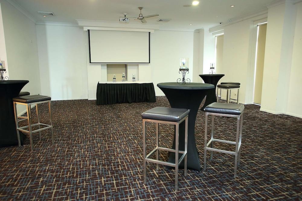 Oaks Townsville Metropole Hotel Exterior photo