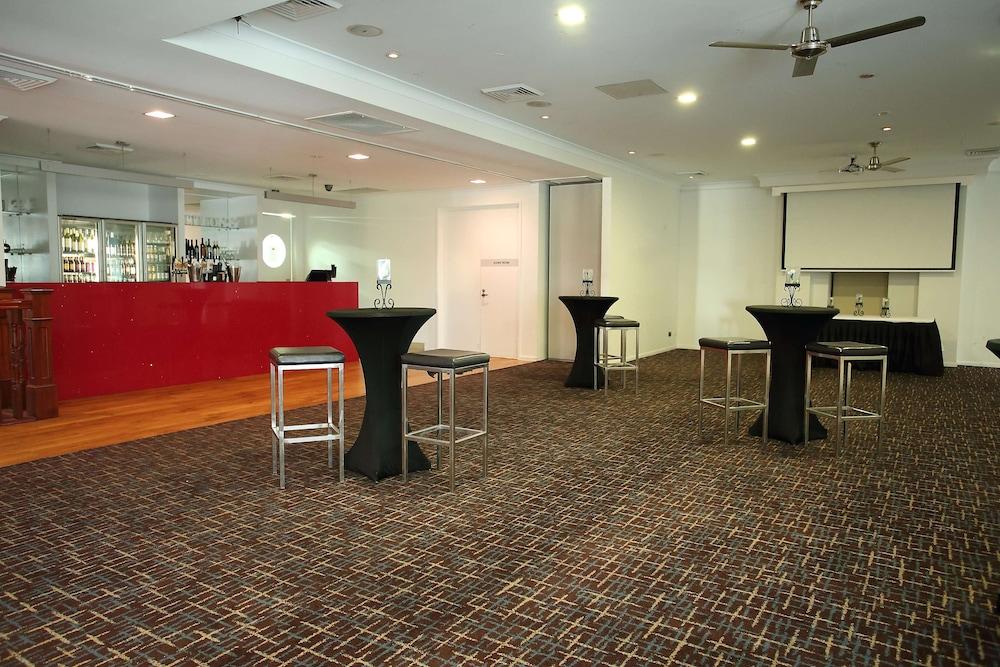 Oaks Townsville Metropole Hotel Exterior photo