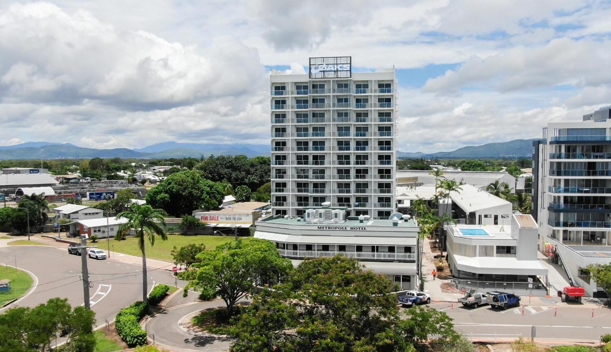Oaks Townsville Metropole Hotel Exterior photo