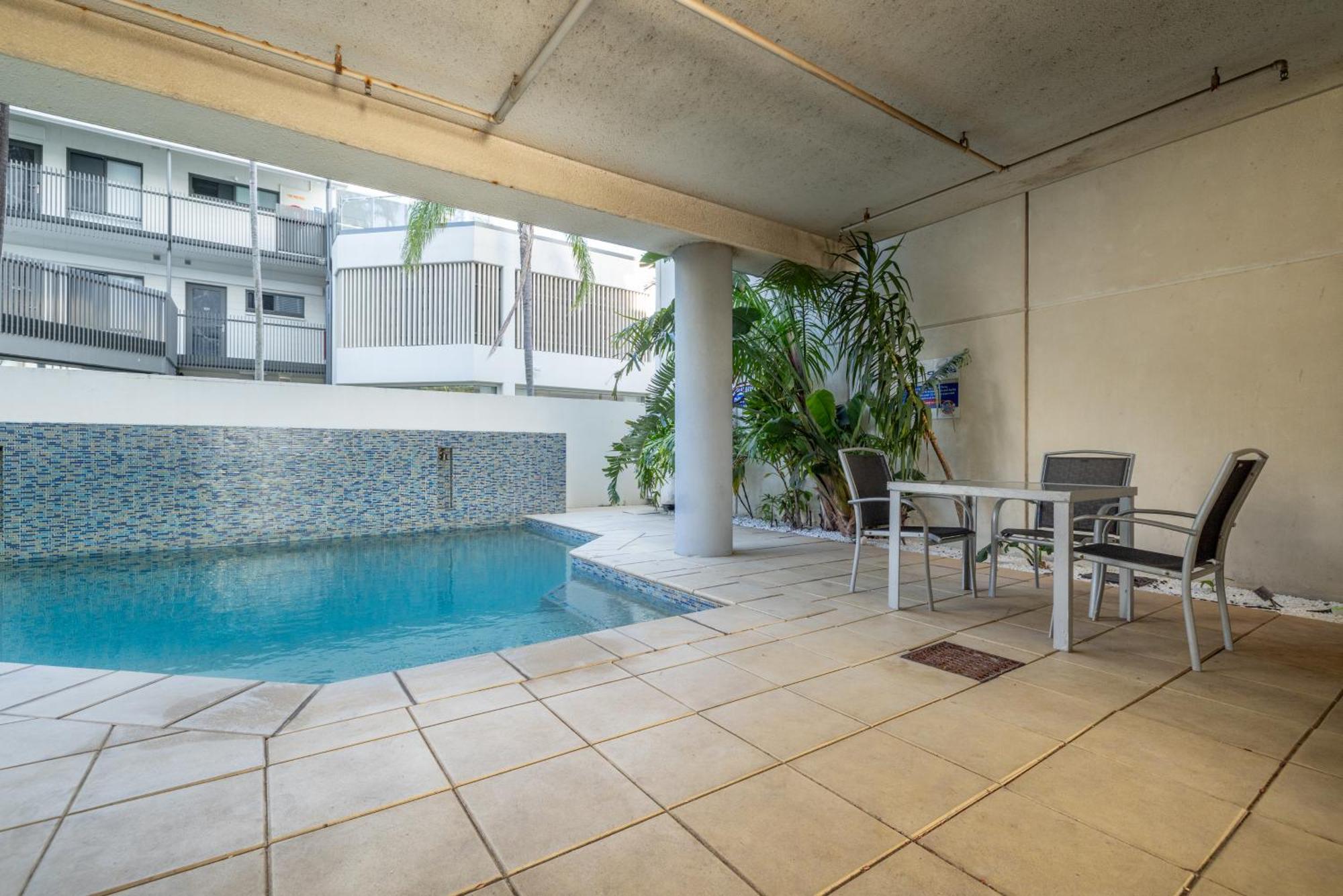 Oaks Townsville Metropole Hotel Exterior photo