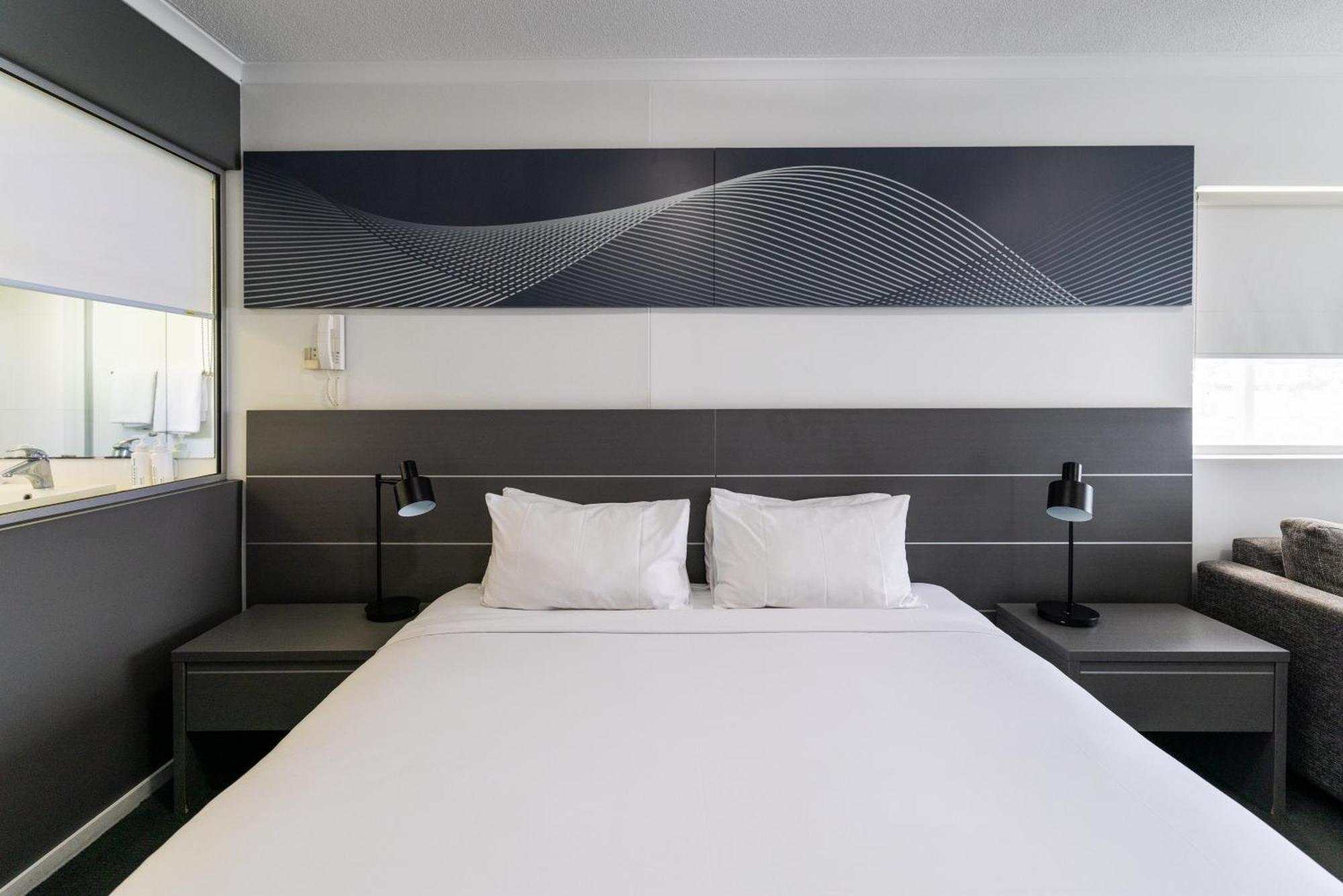 Oaks Townsville Metropole Hotel Exterior photo