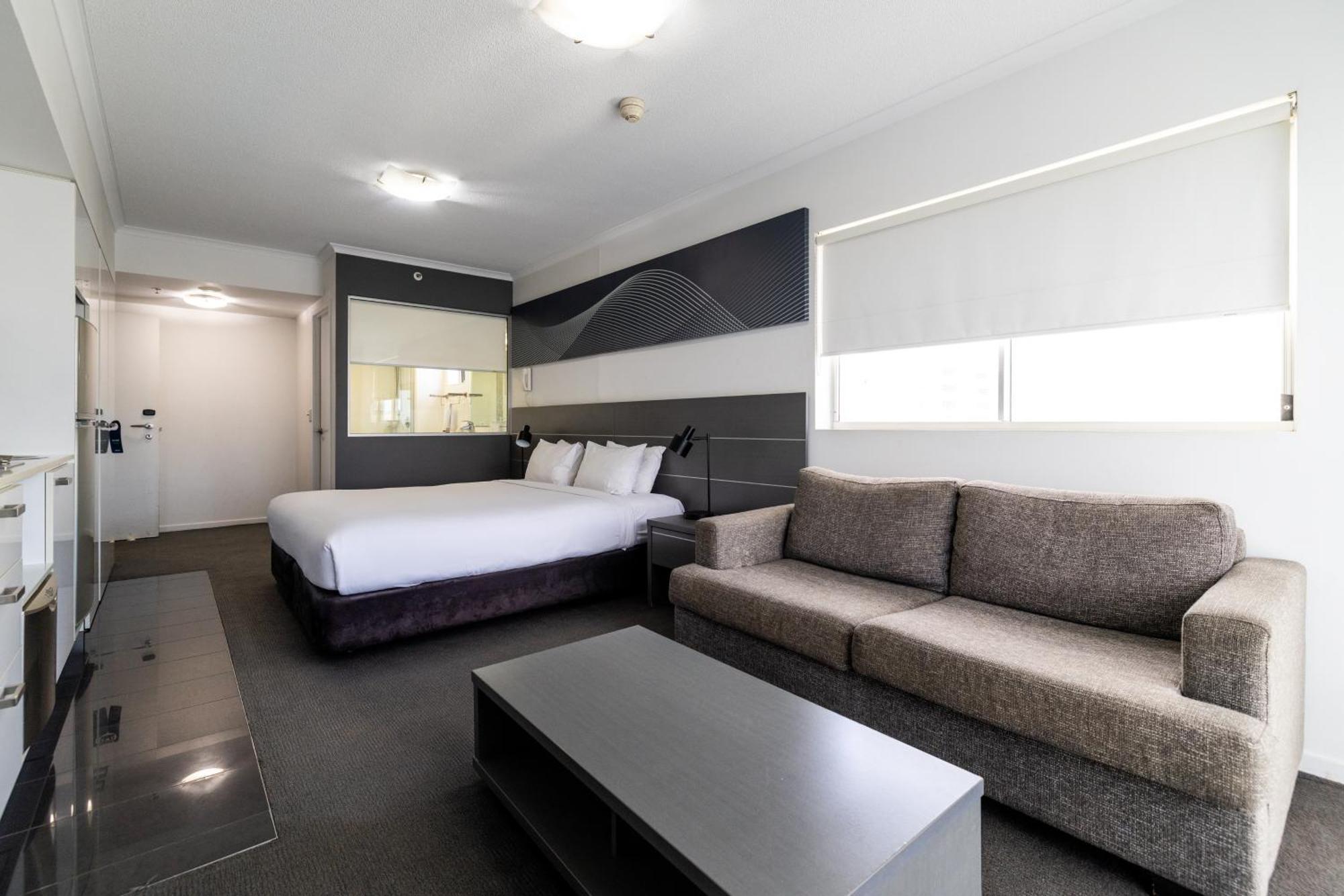 Oaks Townsville Metropole Hotel Exterior photo