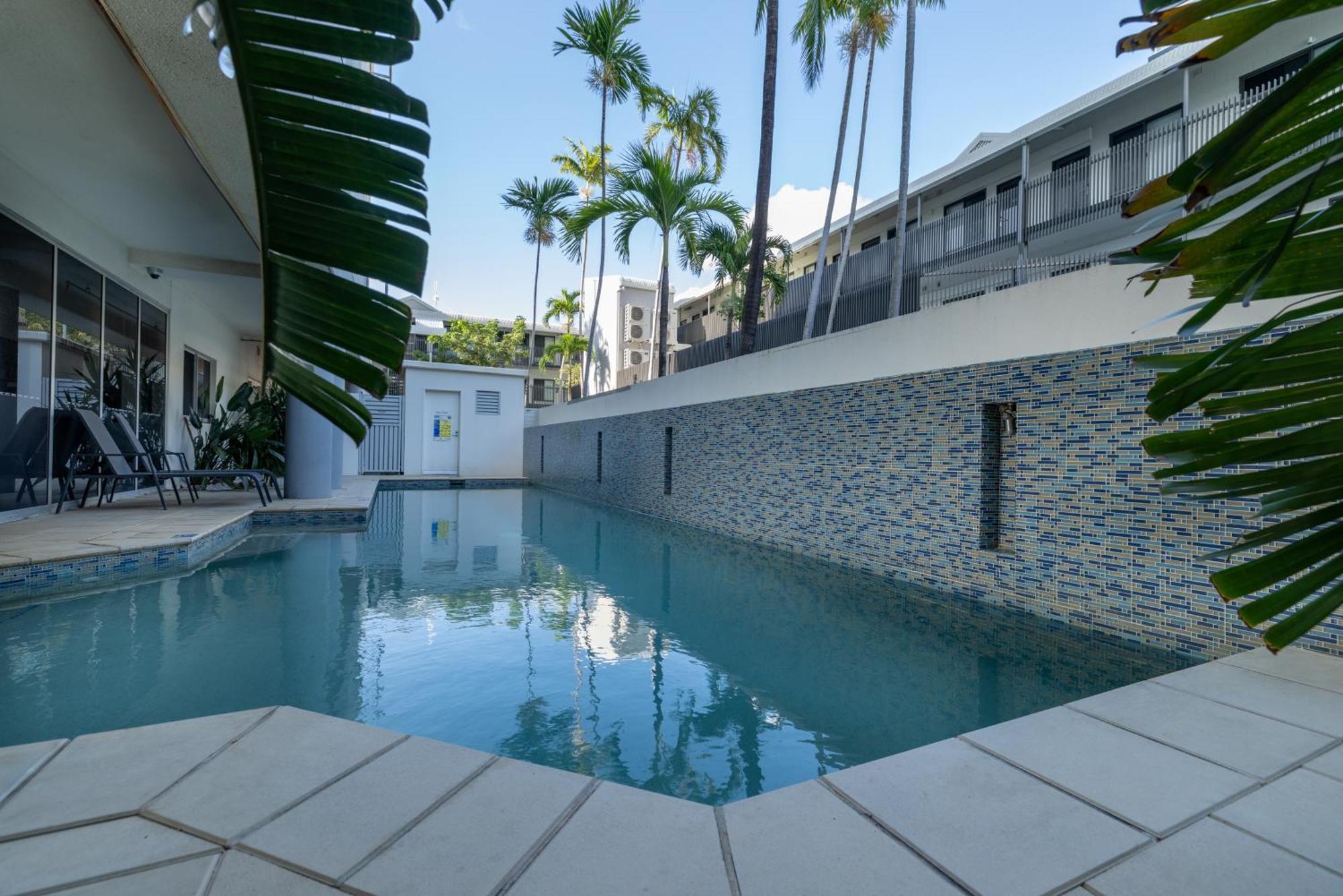 Oaks Townsville Metropole Hotel Exterior photo