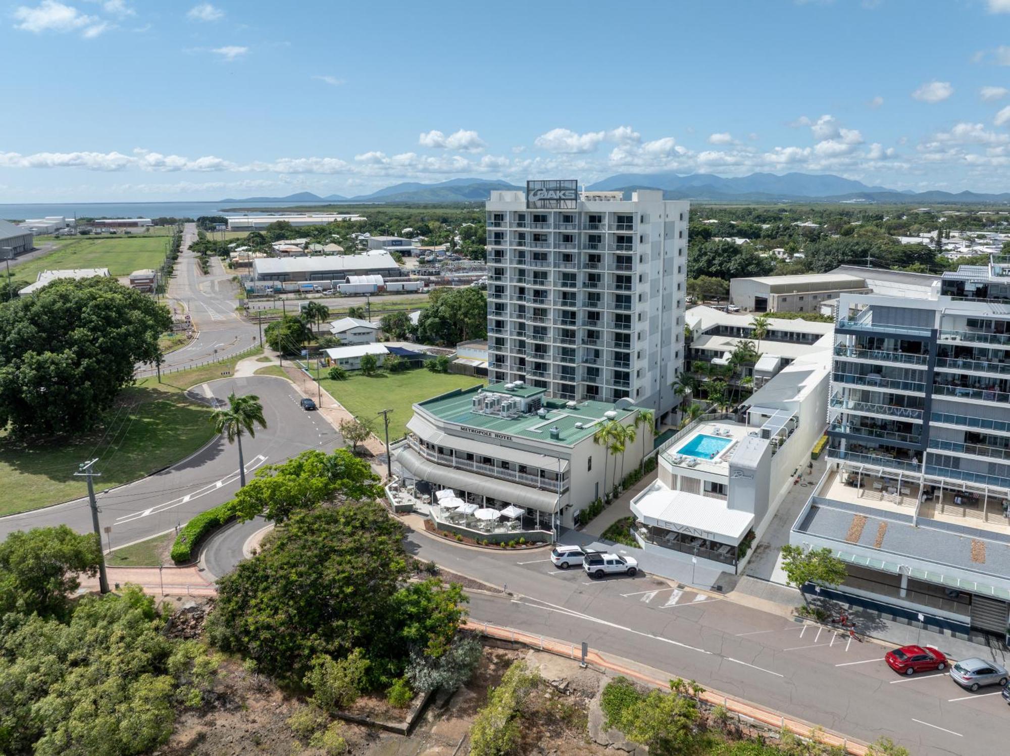 Oaks Townsville Metropole Hotel Exterior photo