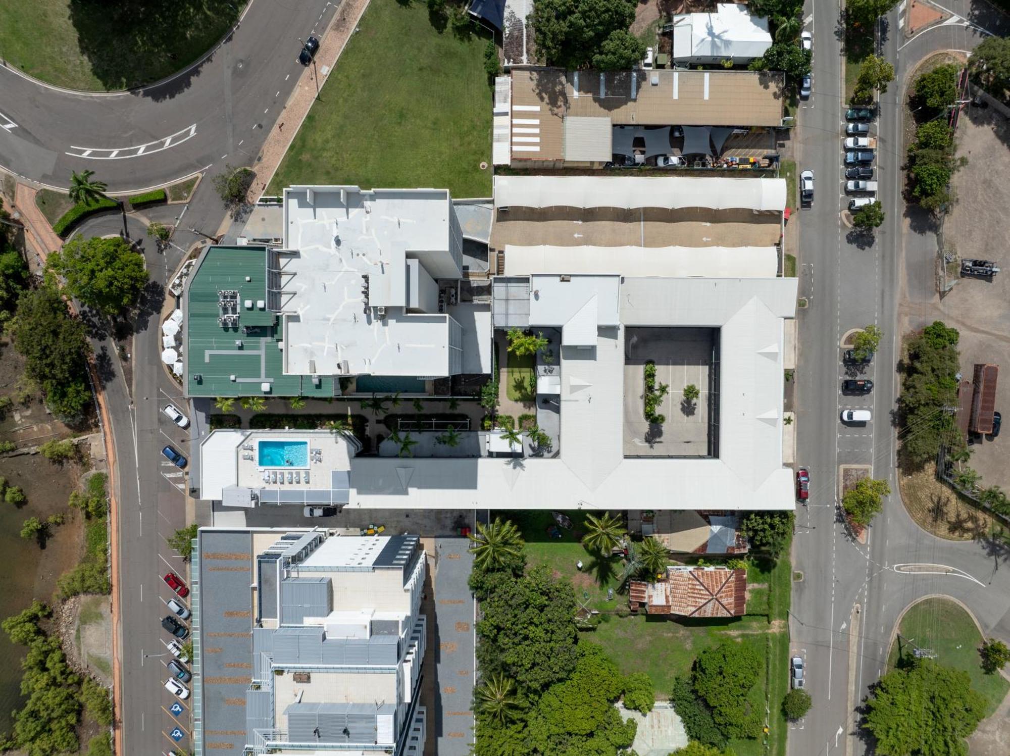 Oaks Townsville Metropole Hotel Exterior photo