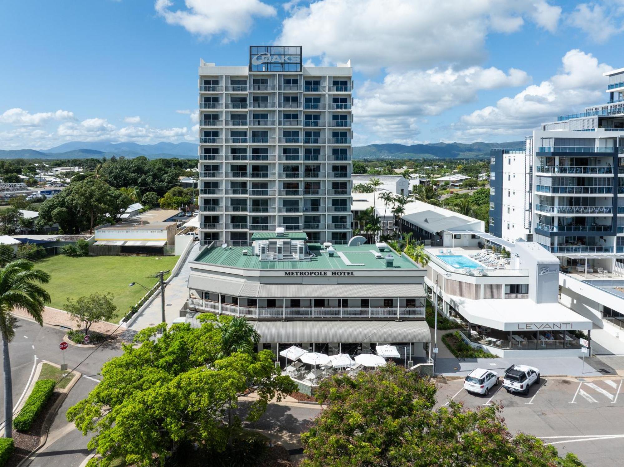 Oaks Townsville Metropole Hotel Exterior photo