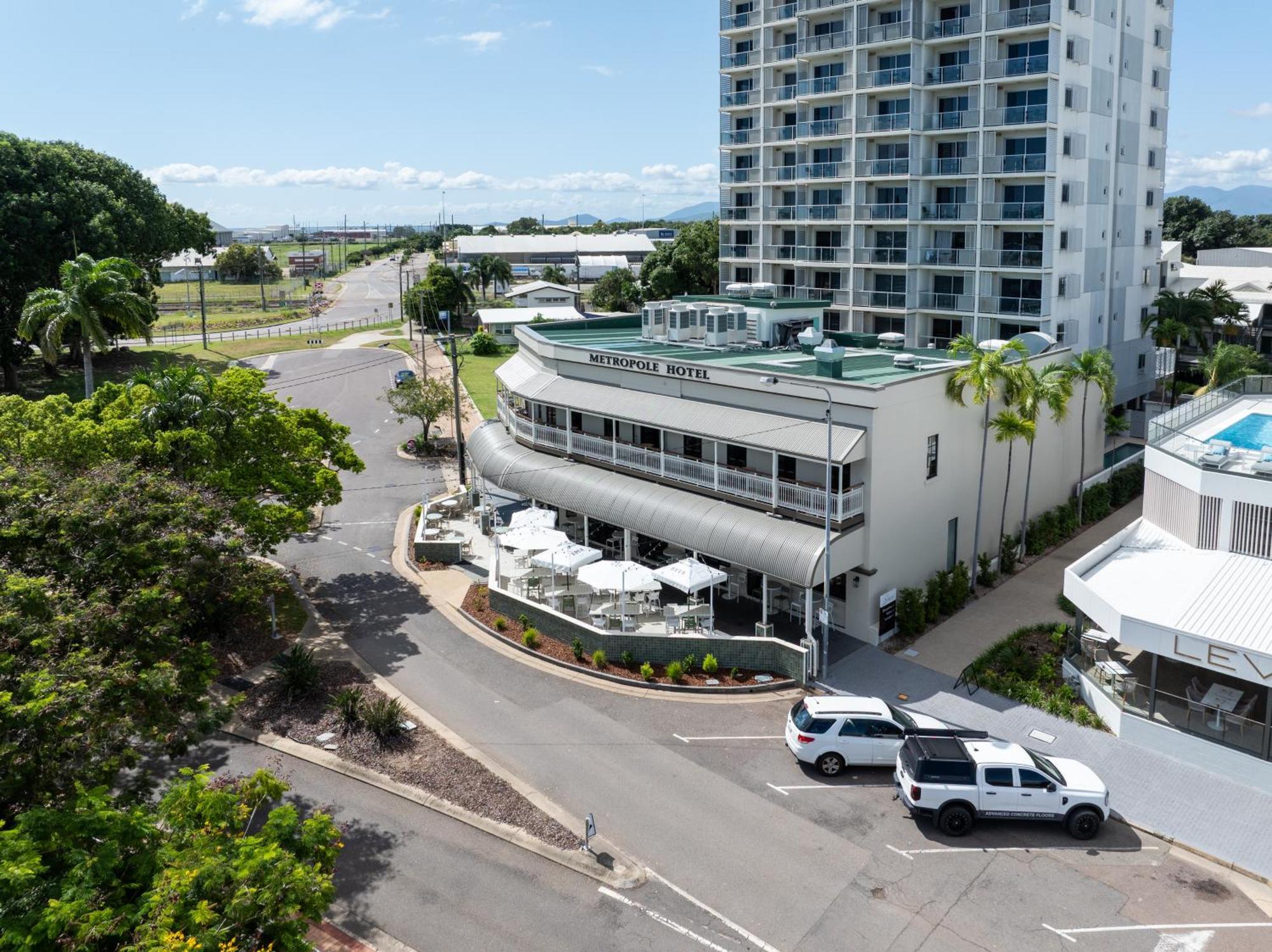 Oaks Townsville Metropole Hotel Exterior photo