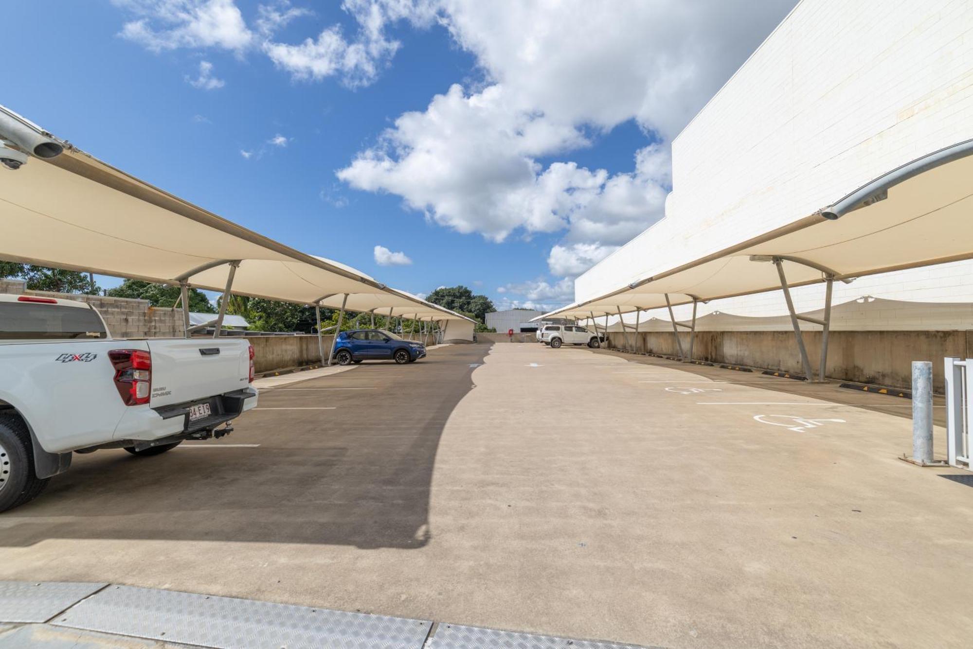 Oaks Townsville Metropole Hotel Exterior photo