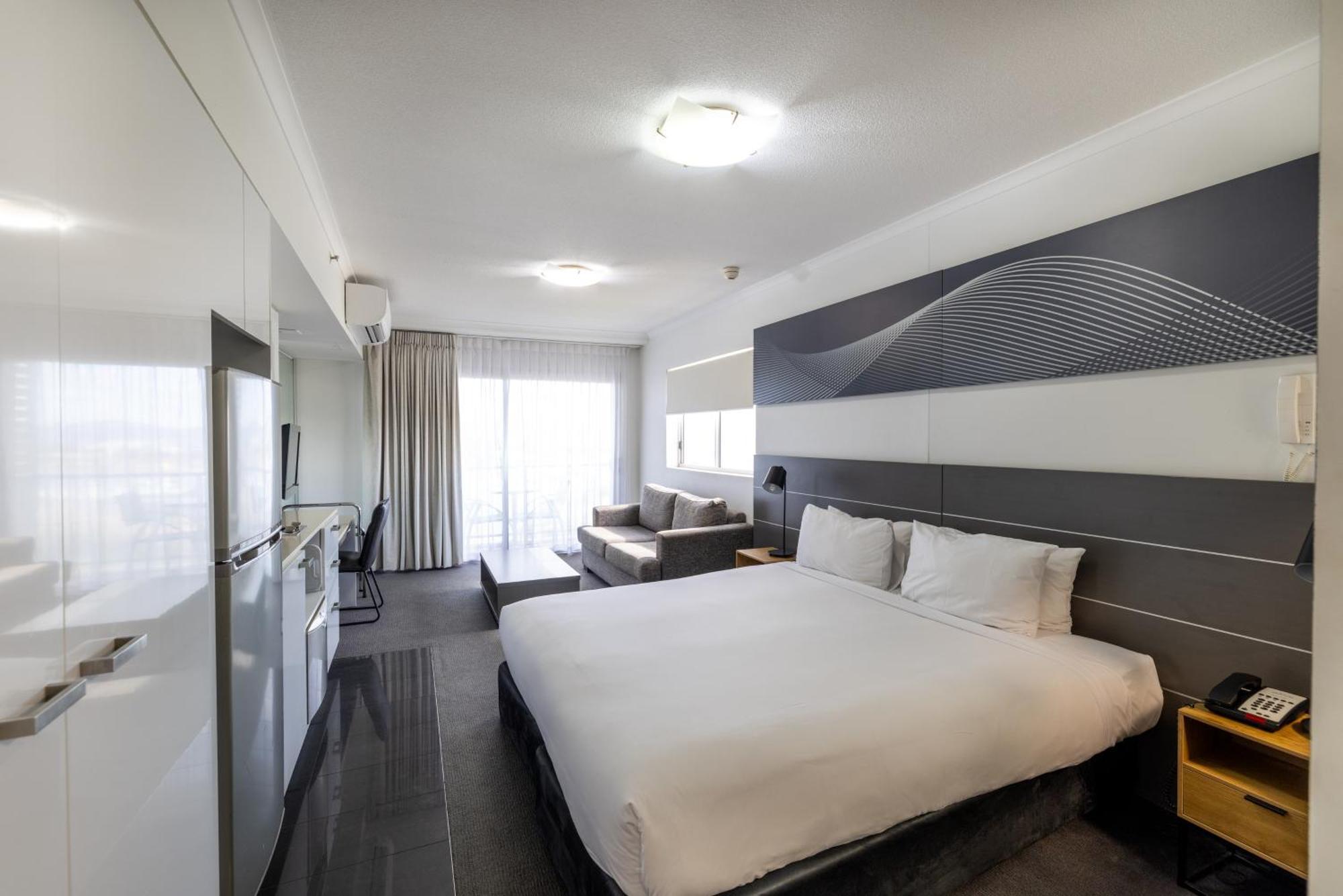Oaks Townsville Metropole Hotel Exterior photo