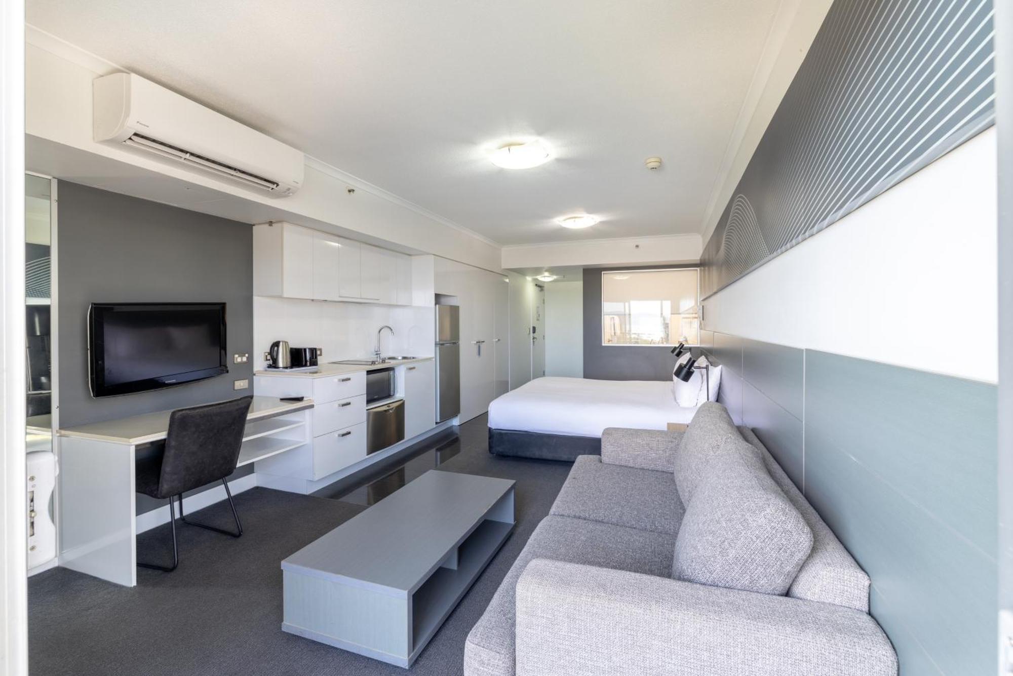 Oaks Townsville Metropole Hotel Exterior photo