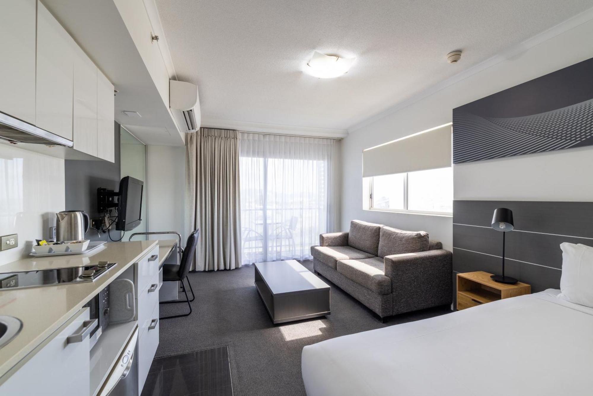 Oaks Townsville Metropole Hotel Exterior photo