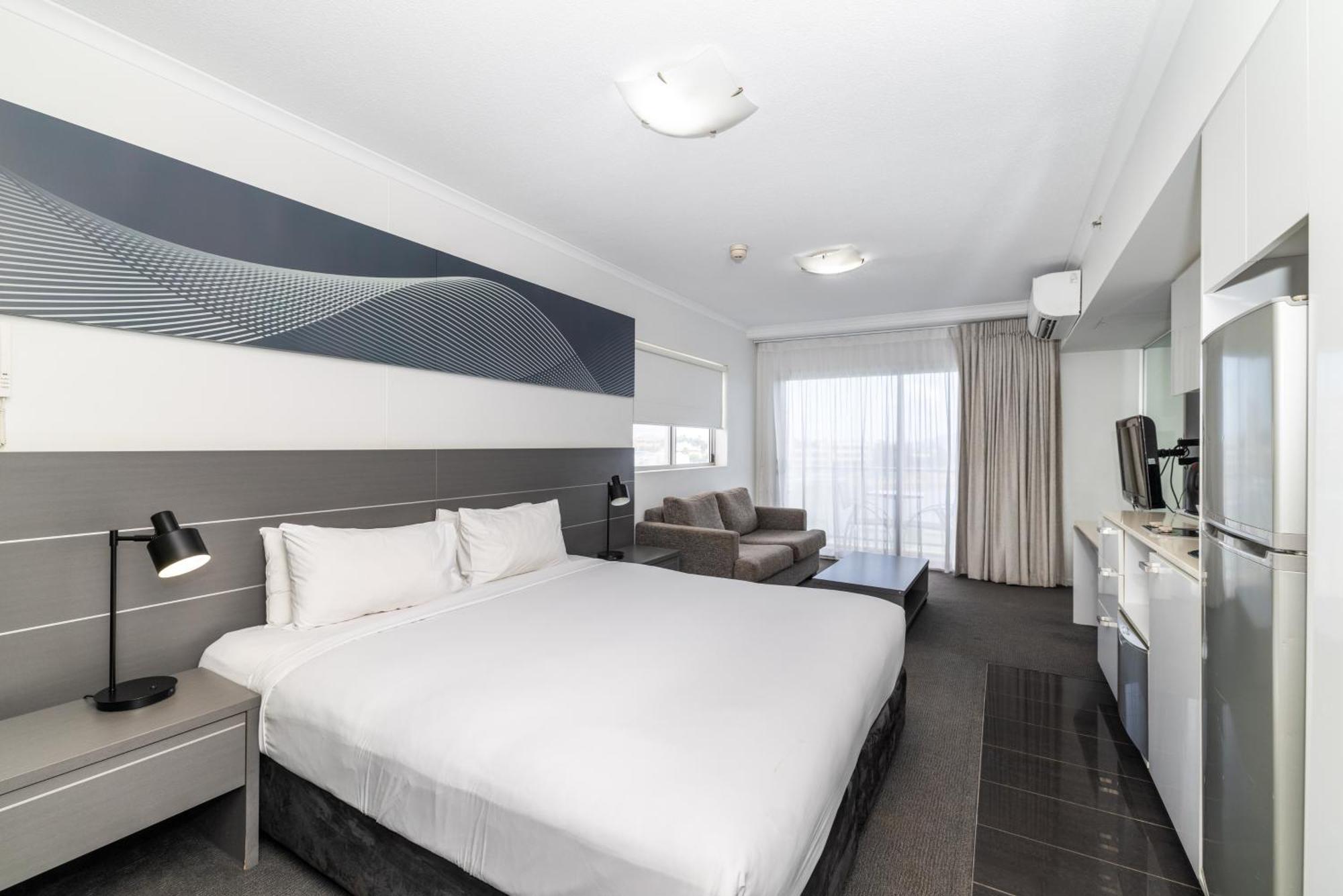 Oaks Townsville Metropole Hotel Exterior photo