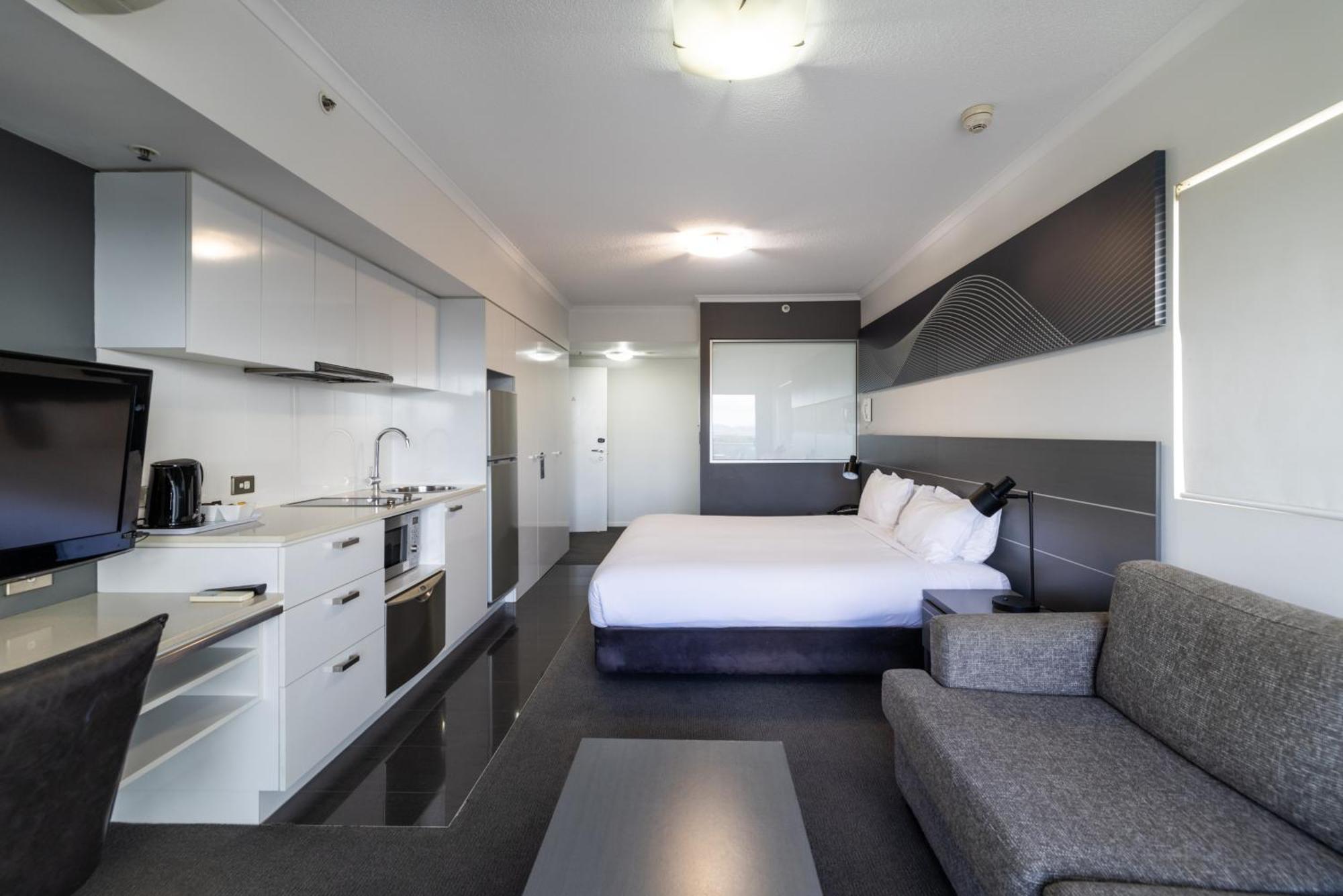 Oaks Townsville Metropole Hotel Exterior photo